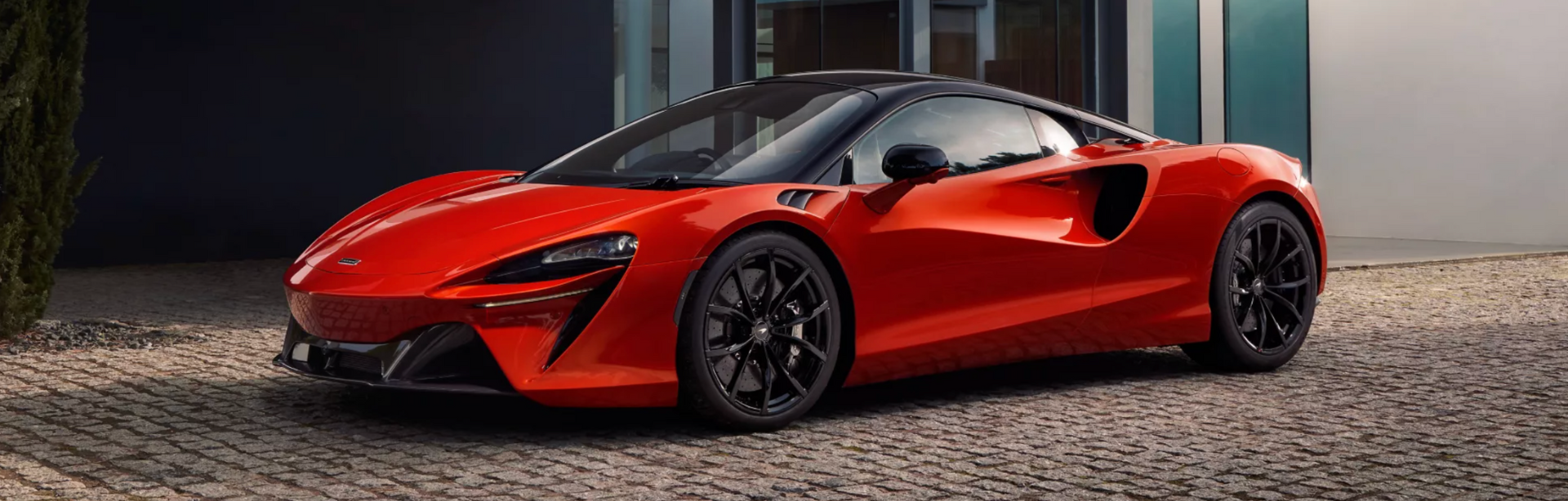 New 2022 McLaren Artura Supercar Brings McLaren to the Hybrid Market